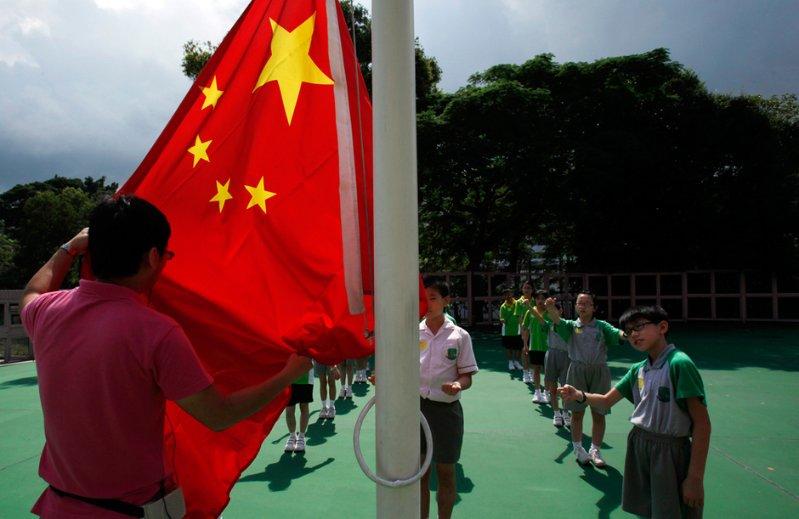 义乌大金链子占领嘻哈界，上千美金配一身，成为美国黑帮爆款